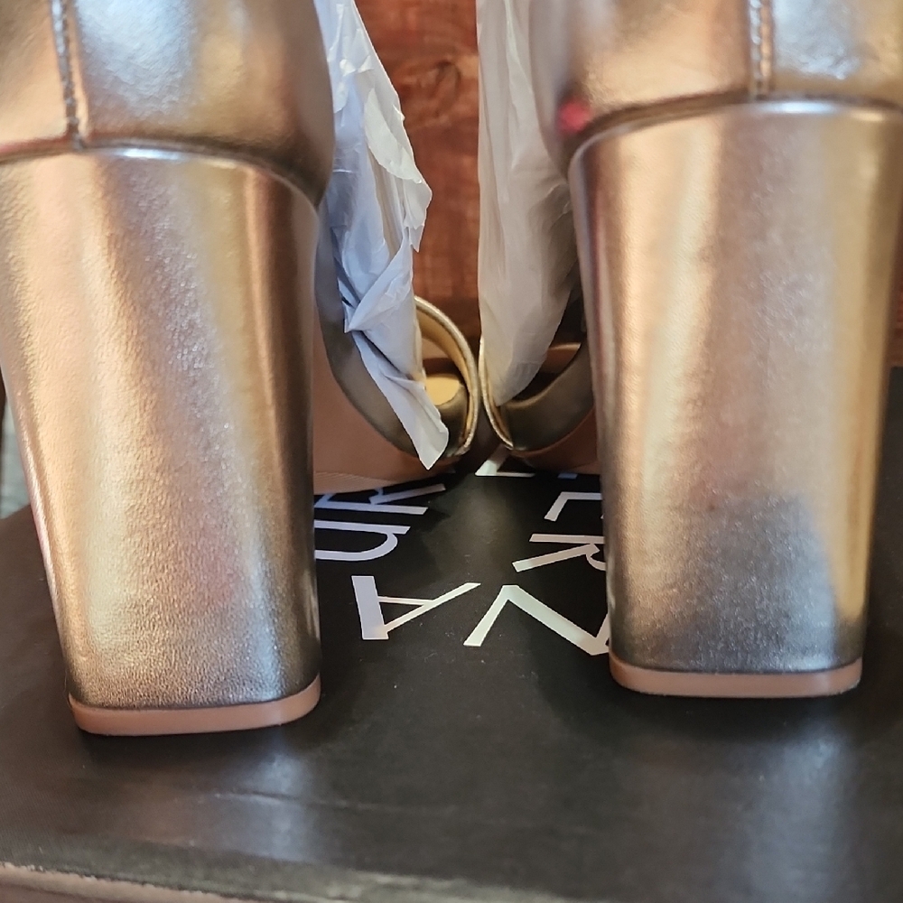 Chic Gold Block Heel Sandals - Picture 9 of 9